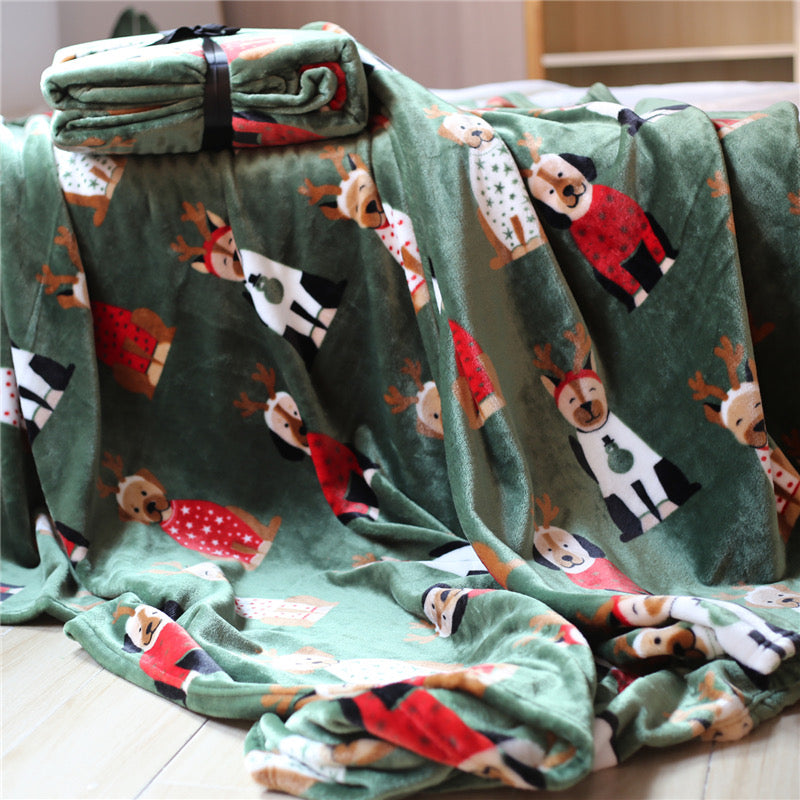 Christmas-themed warm fleece blanket